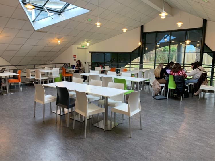 Cantine de l'AGORAé